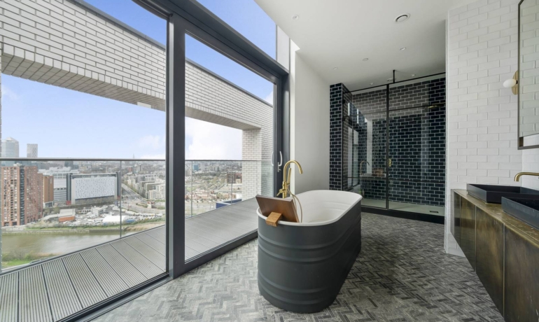 Flat for sale in The Penthouse, London City Island, Canary Wharf, London E14
